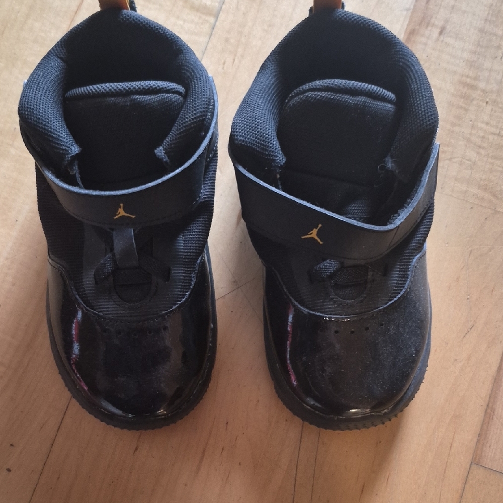 Jordan Kids Black and Gold Sneakers